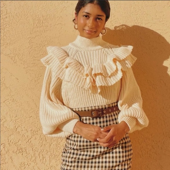 H&M BLOGGERS FAVORITE RUFFLED SWEATER π¦ - Picture 5 of 12